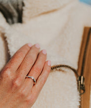 Load image into Gallery viewer, A simple mountain outline ring for eloquent everyday wear