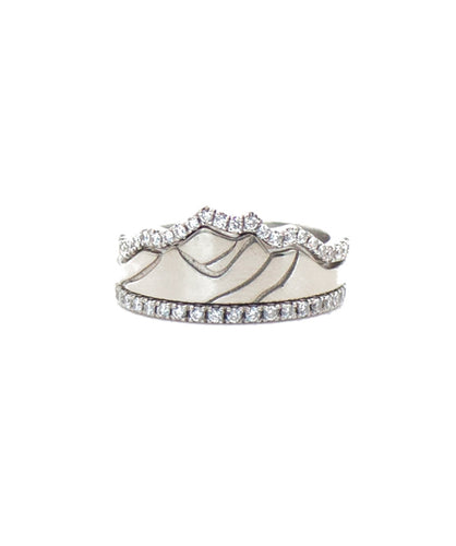 Beautiful mountain base ring surrounded by the sparkle of “snow” and diamonds 